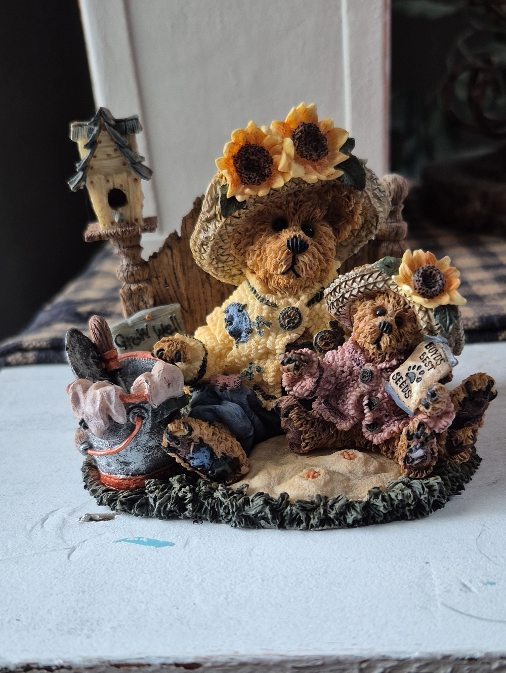 1999 Boyds Bears "Sunny and Sally Berriweather... Plant with Hope" figurine